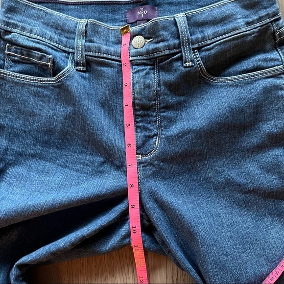 NYDJ Women’s Crop Jeans Medium Wash Size 2 Button Hem Lift Tuck Technology - Picture 6 of 9